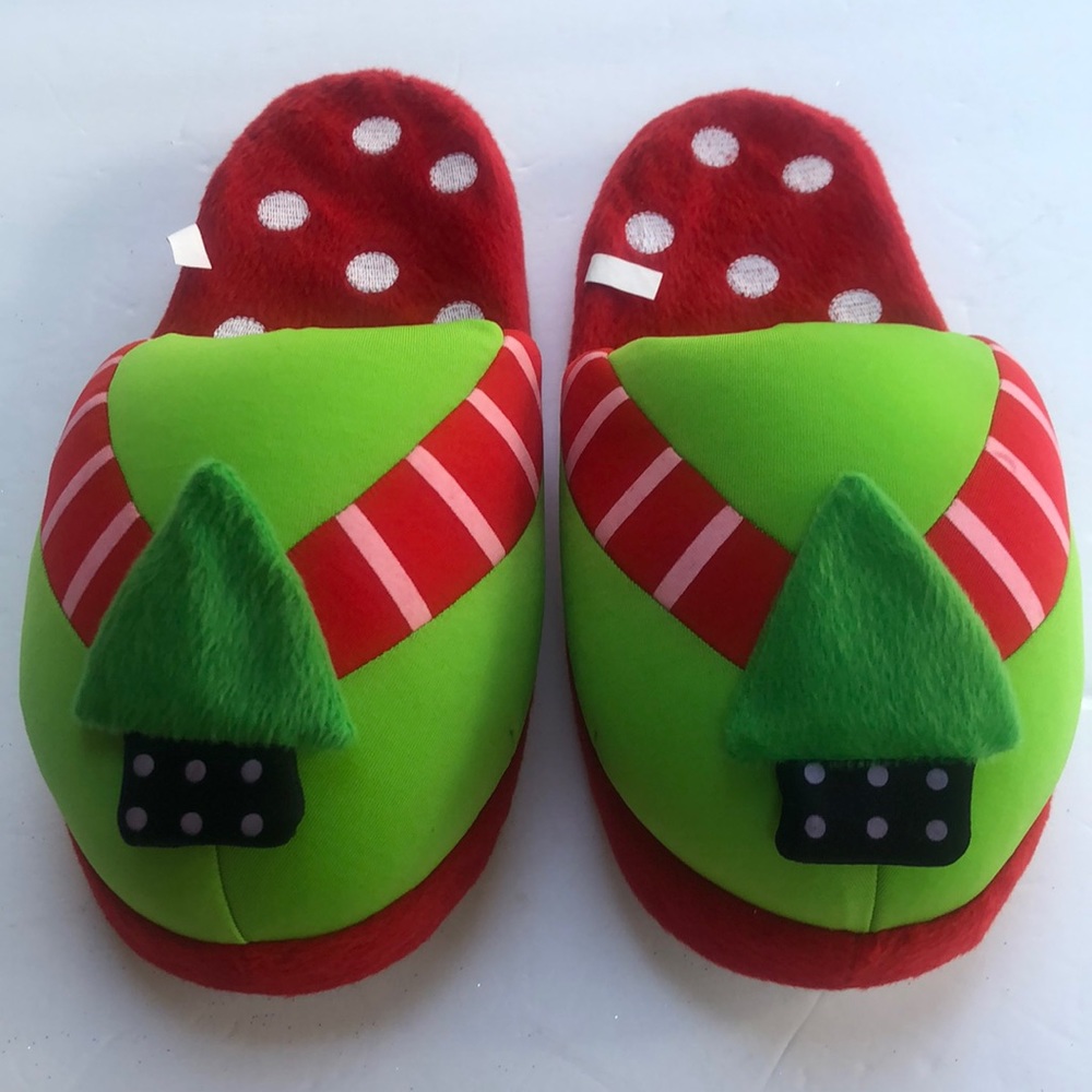 Christmas Tree Red &‎ Green Funny Holiday Slippers Medium/Large NWOT